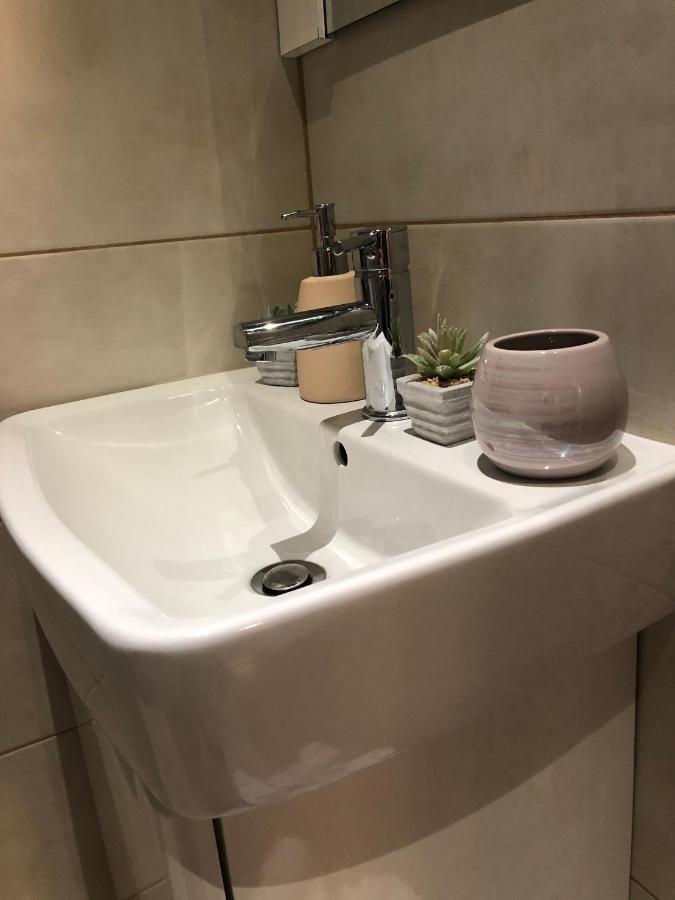 Cozy Central Apartment Брашов Экстерьер фото